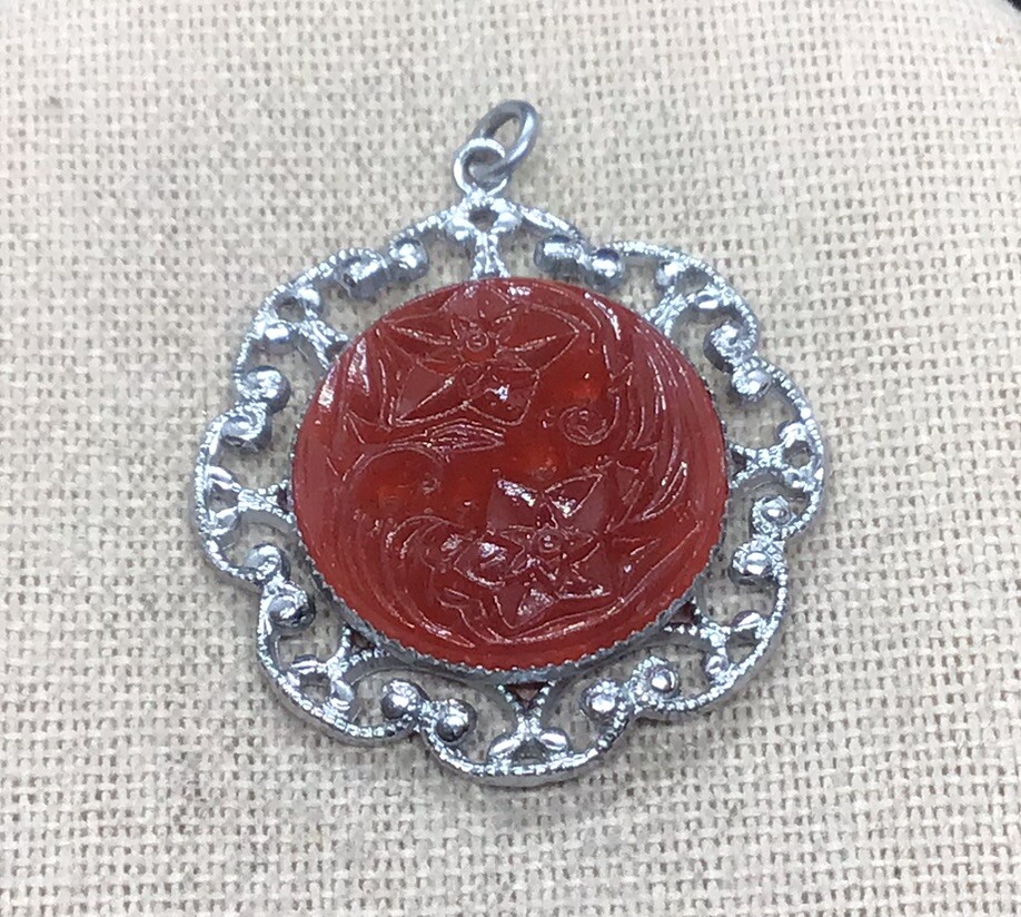 Vintage Silver Tone Costume Carved Floral Burgandy Glass Stone Pendant C526