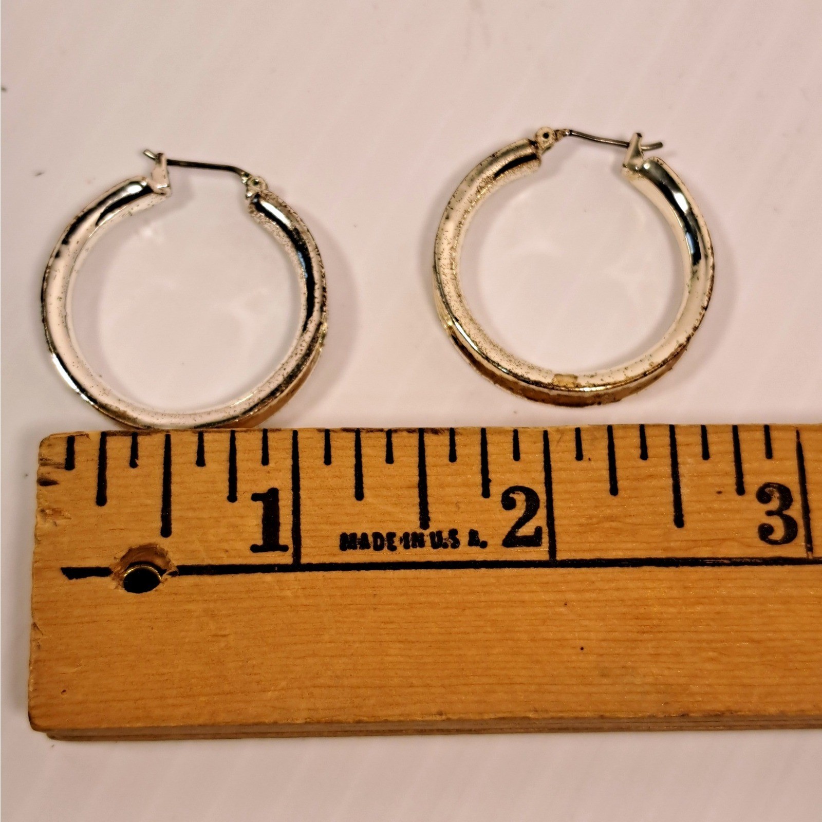 Silver Tone Medium Chunky Hoop Earrings Round Latch Back Distressed 1.25 Inch