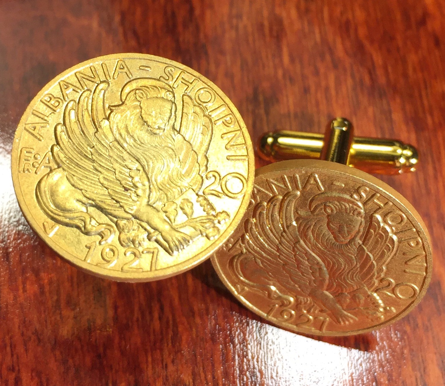 Winged Lion of Saint Mark Albania 20 Franga Ari Gold Tone Coin Cufflinks + Box!
