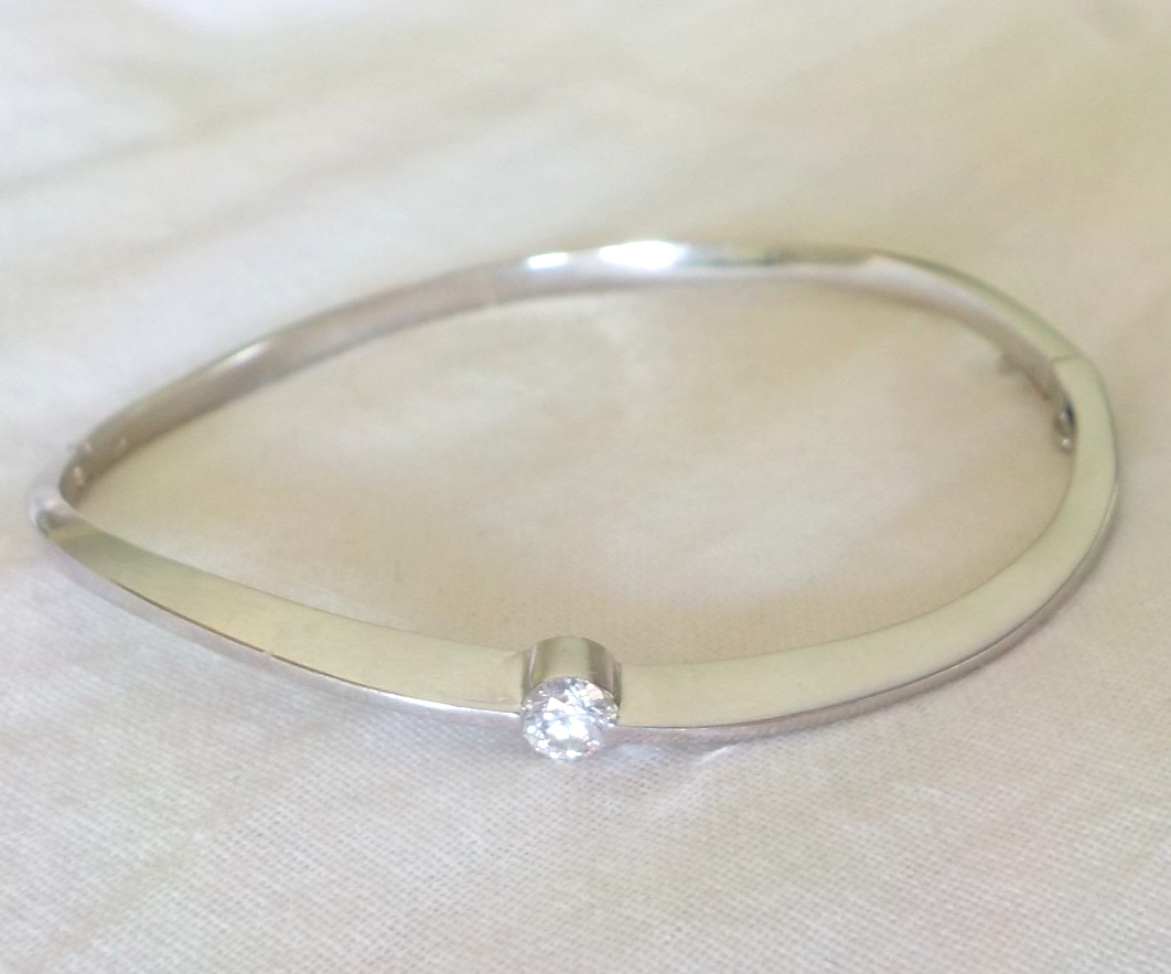 Modern 14K White Gold Knife Edge VS Diamond Bracelet – 9.8 gms, 6.7 in, 0.28 ctw