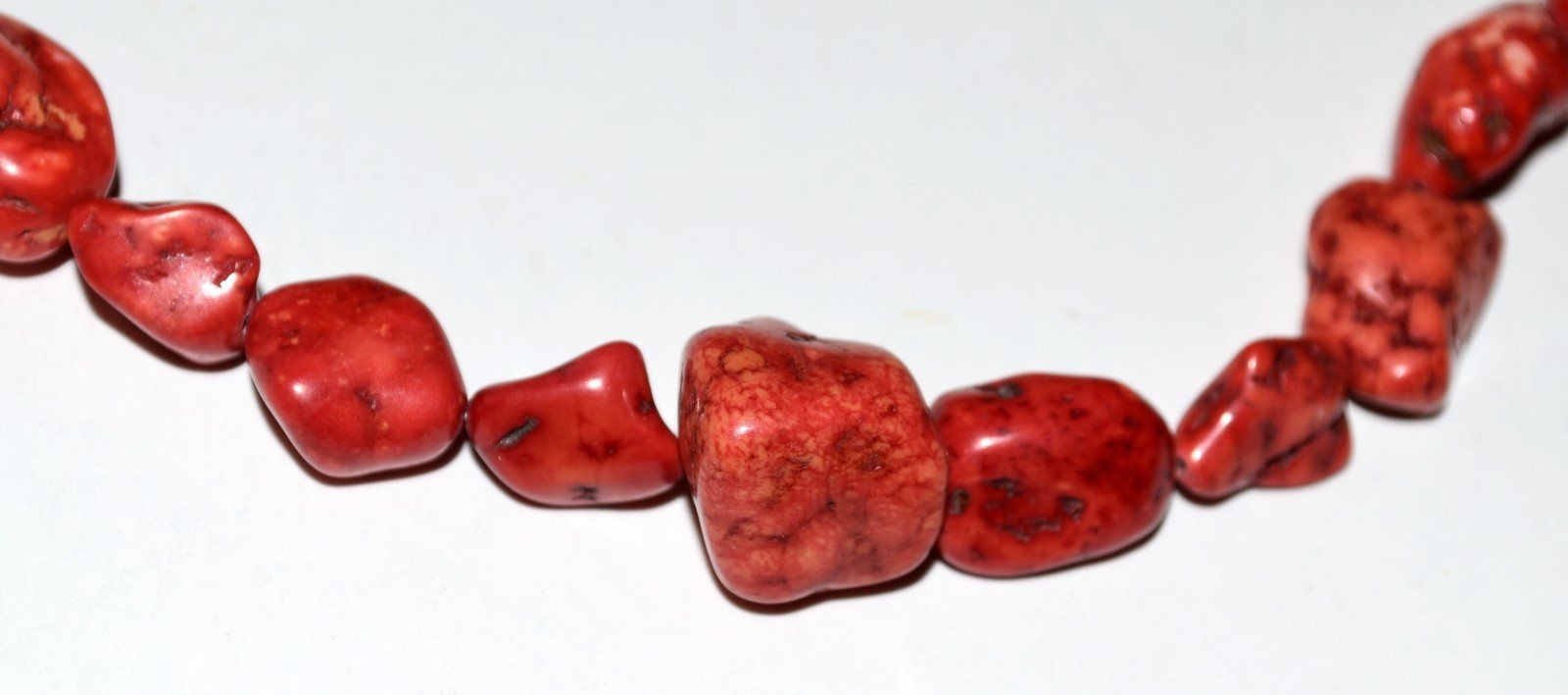 Vintage Red Dyed Stones Irregular Shaped Various Size Chunky Stones 32″ Necklace