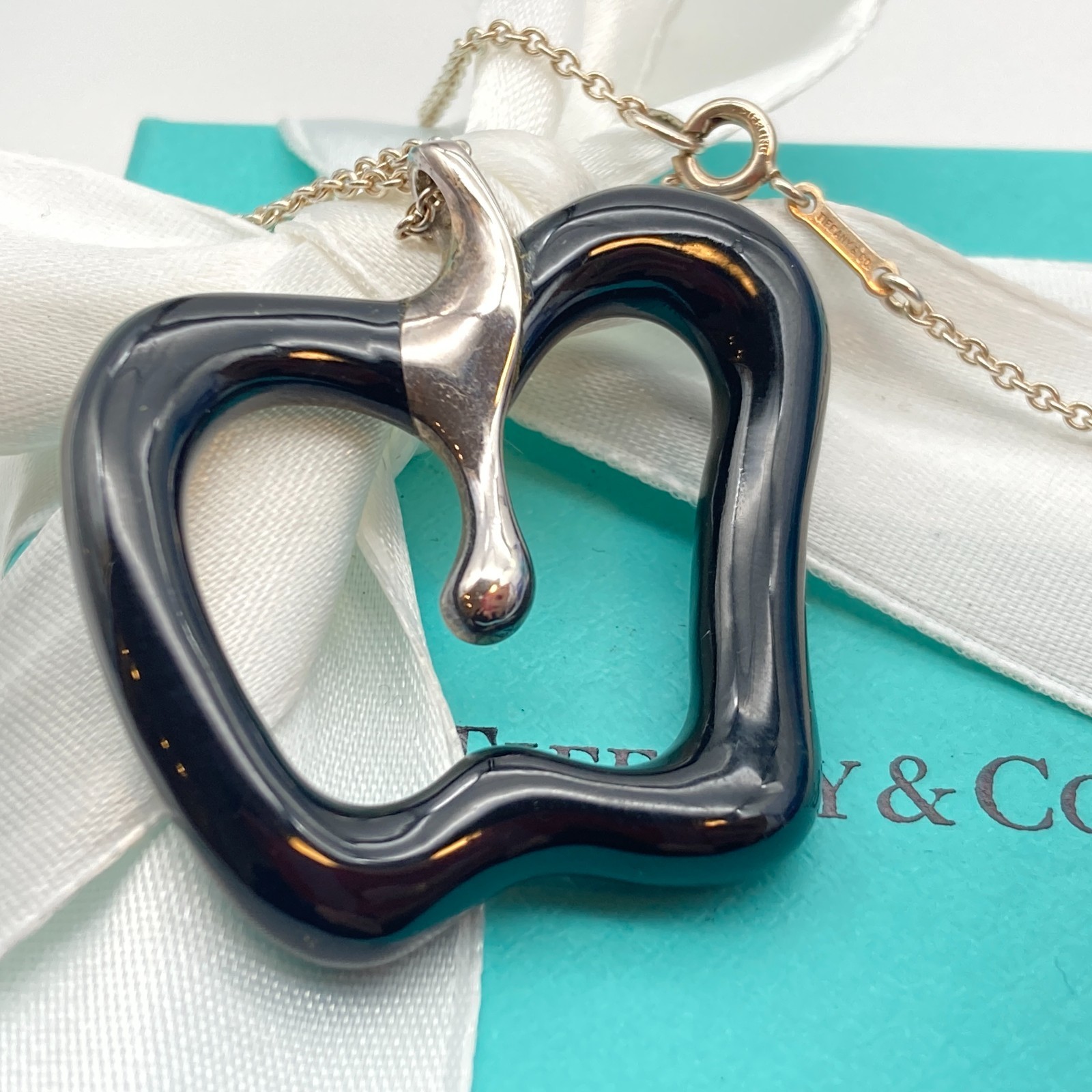 Tiffany & Co. Apple Black Jade 29″ Elsa Peretti Necklace 15.0g