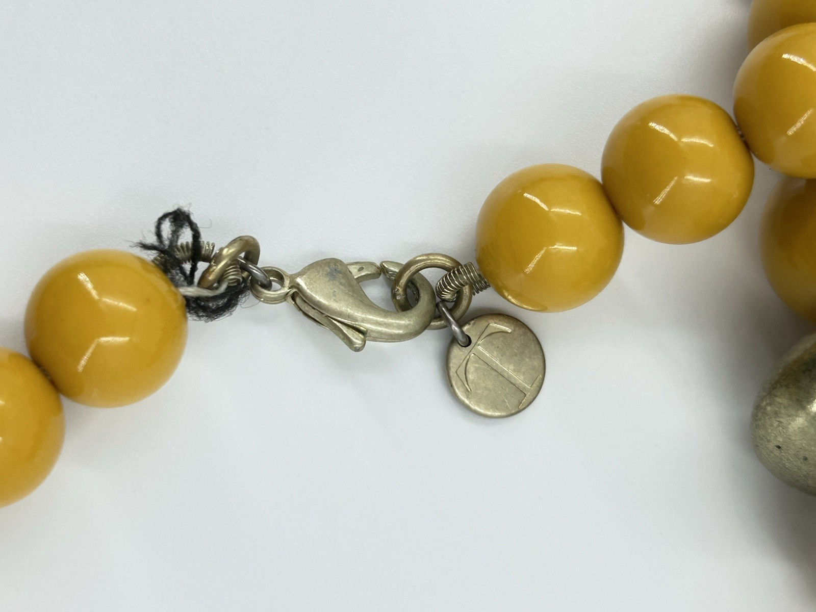 Modern TRIFARI Chunky Acrylic Mustard Yellow & Gold Tone Necklace Womens 34 Inch