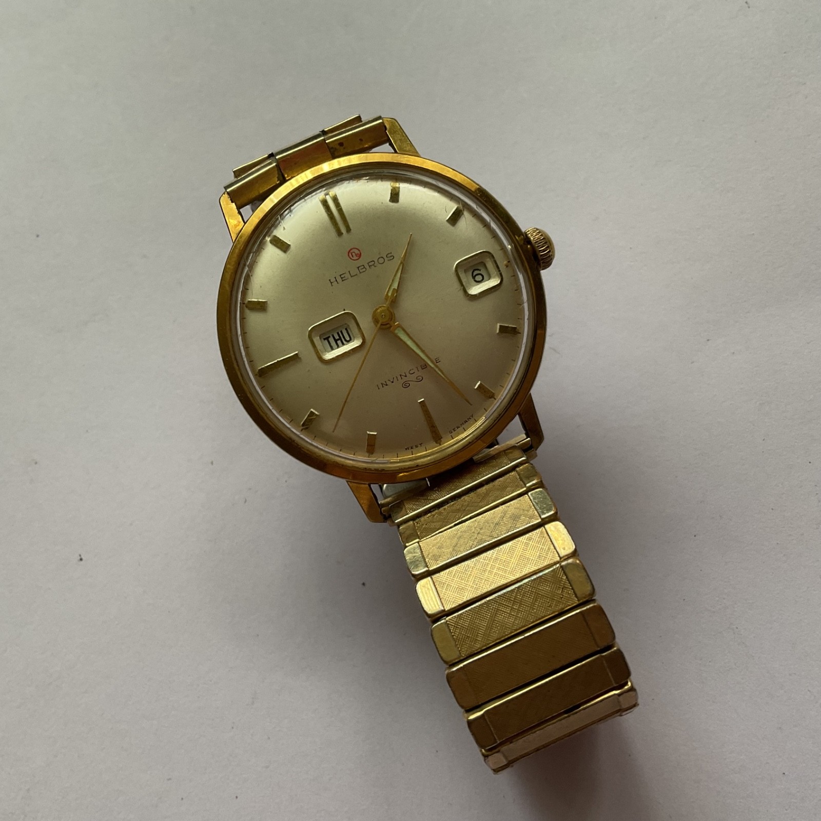 Vintage HELBROS Invincible Day Date Mechanical Mens Wristwatch
