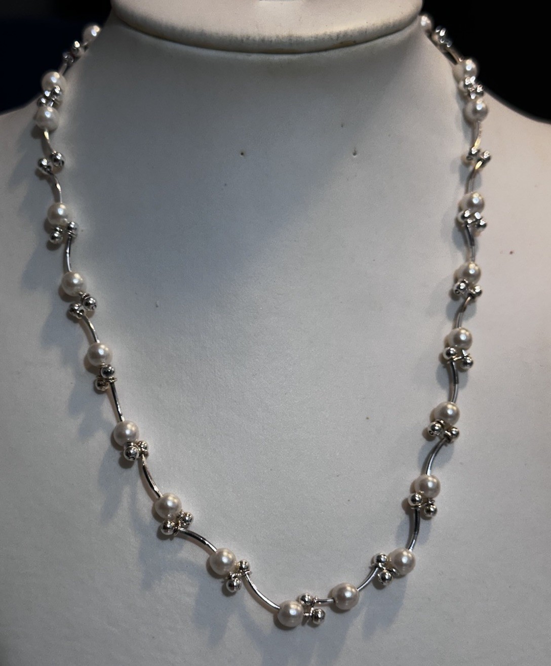 Elegant Twisted Faux Pearl Necklace with Silver-Tone Finish