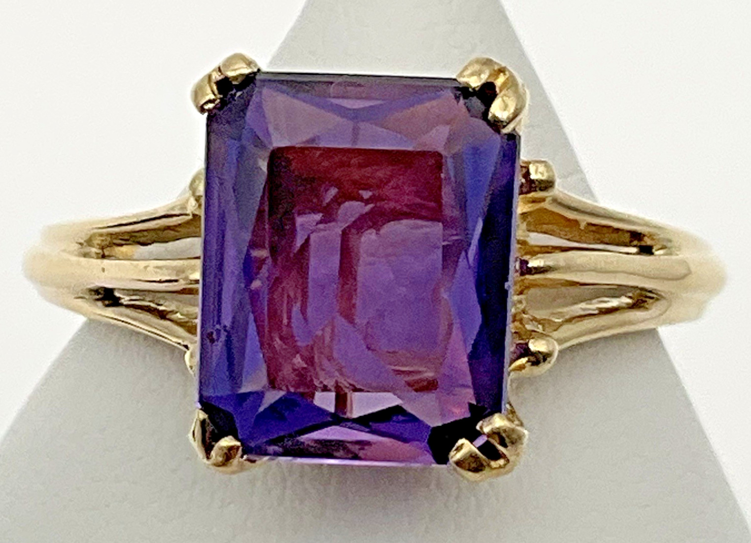 14k Yellow Gold 1.83ct Emerald Cut Amethyst Ladies Ring