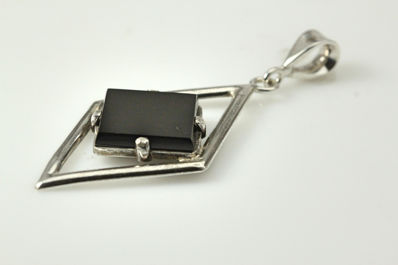 925 Sterling Silver Kite Shaped Black Stone Pendant 11.5 Grams (PEN6477)