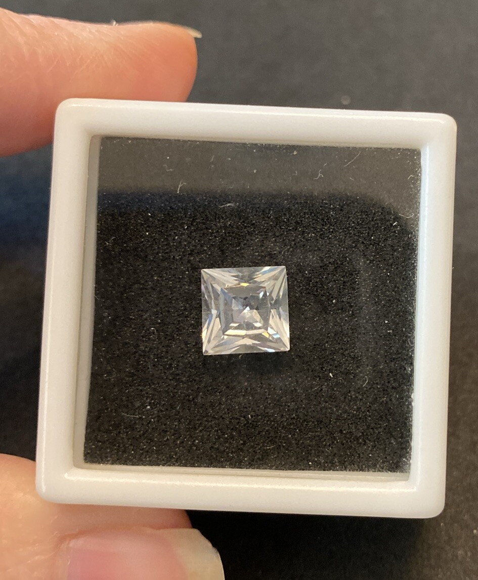 ✨Beautiful JTV 3.50ct 8x8MM Princess Cut White YAG (yttrium aluminum garnet)✨