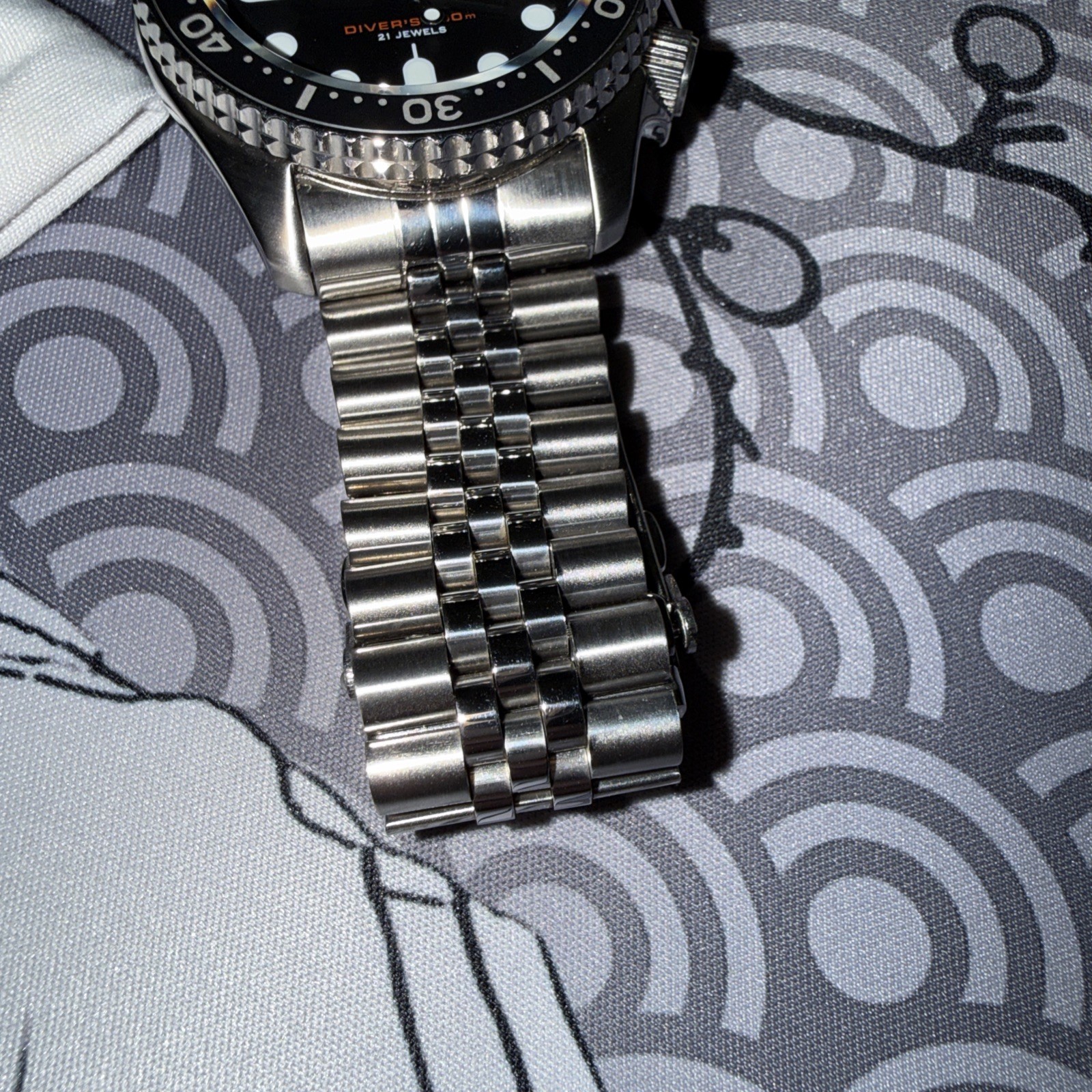 Seiko skx007 Automatic Diver’s Watch 200M Black Dial S.S. Jubilee Bracelet Men’s