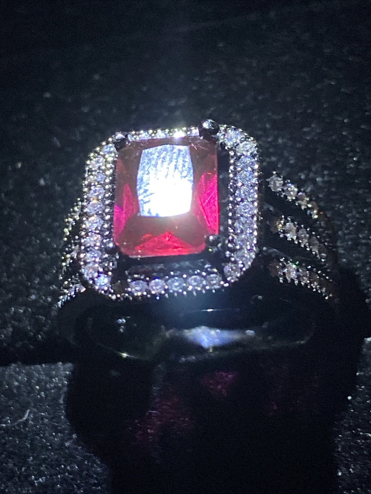BLACK GOLD FILLED RING. RUBY RED STONE & Crystal DIAMANTE.WIDE BAND. SIZE L 1/2