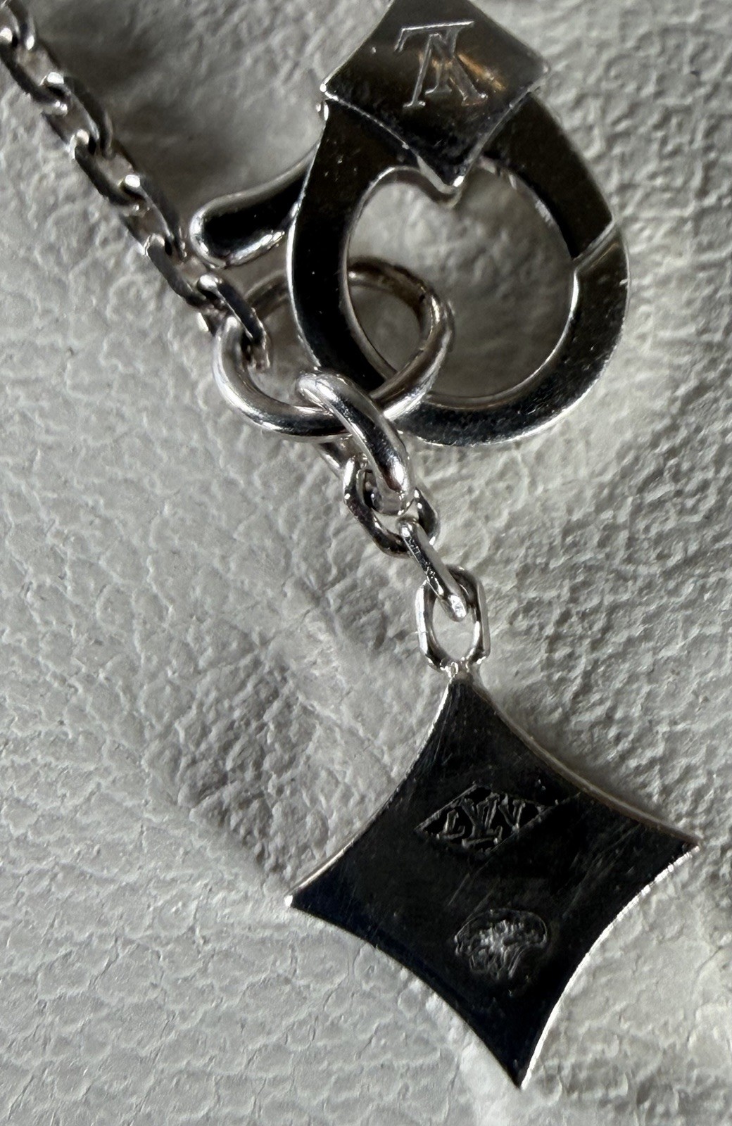 Auth Louis Vuitton Necklace Diamond 0.3ct LV Monogram Star-cut 18K 16” ~ 3.1 Gr