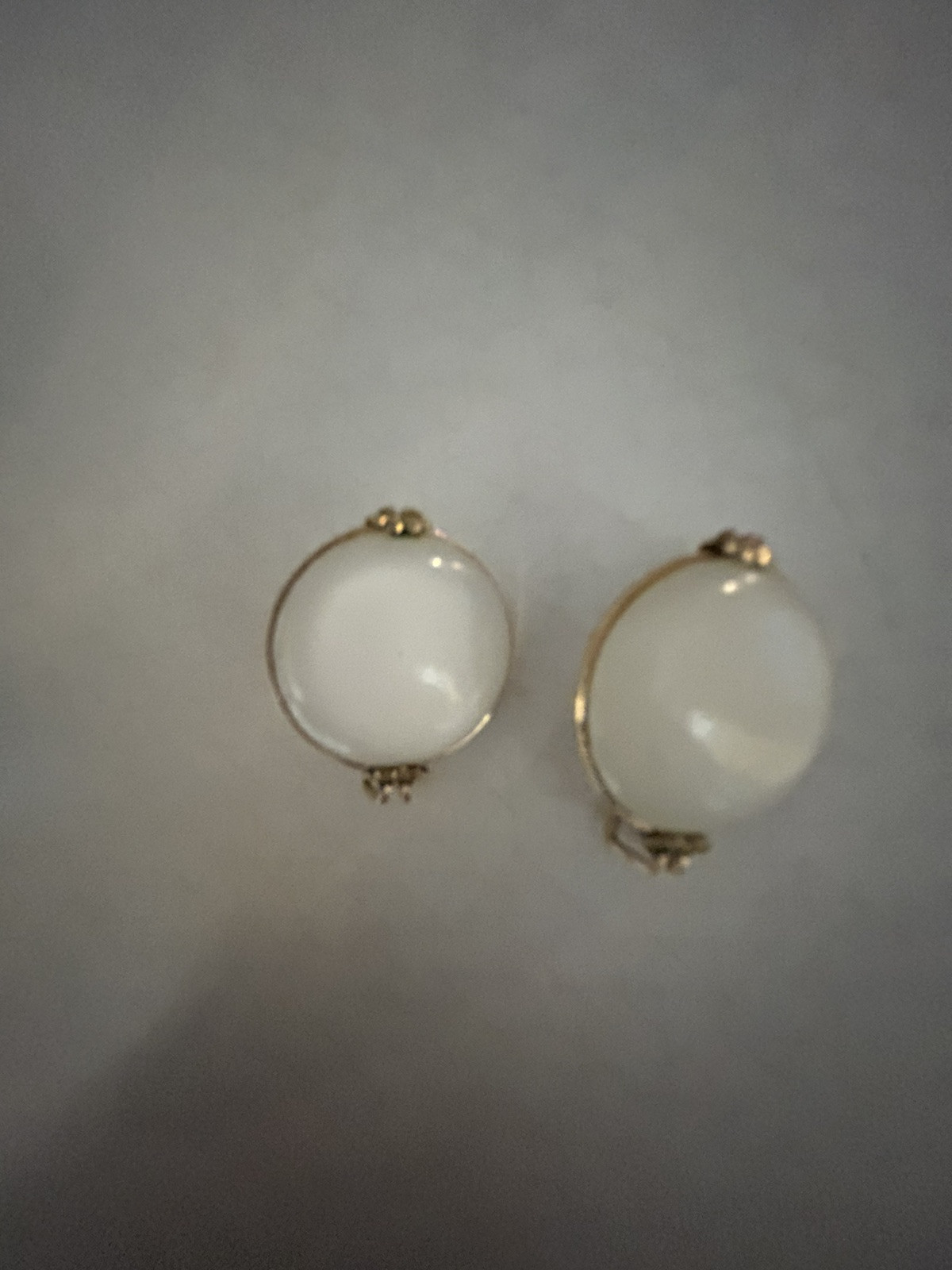 Vintage White Iridescent Glass Hillcraft Slide Earrings Gold Tone EUC