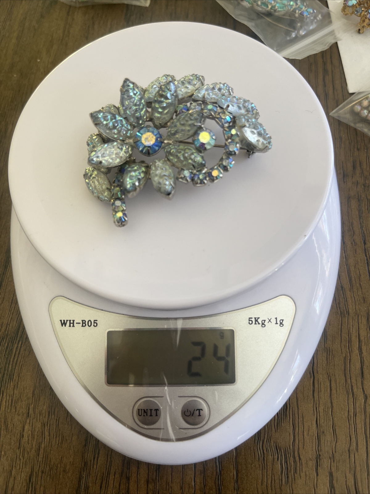 Vintage Beautiful Periwinkle Light Blue Icy Rhinestone Brooch Floral Flowers