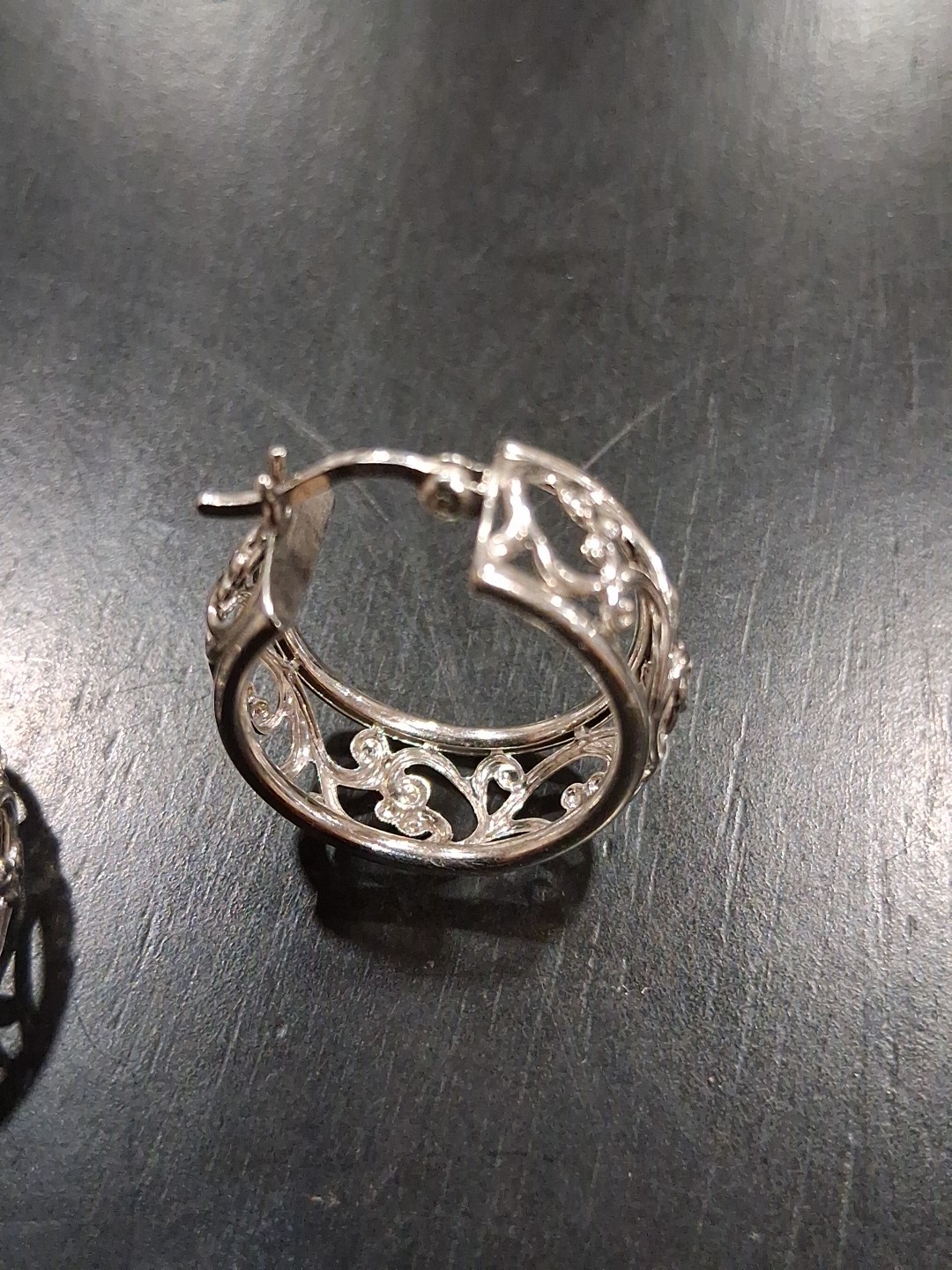 22mm 925 Sterling Silver Vine Style Hoop Earings 3.29 Grams
