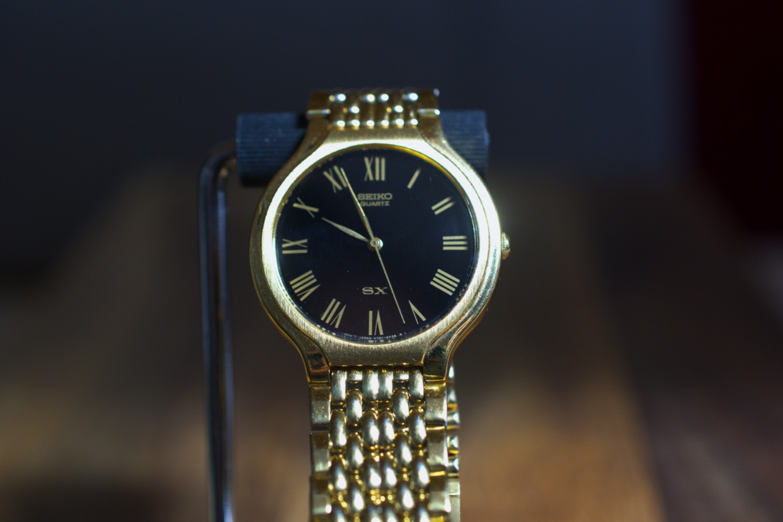Vintage Seiko SX V701-6K00 – 33mm – Roman Numerals – Black Dial – Quartz 1992