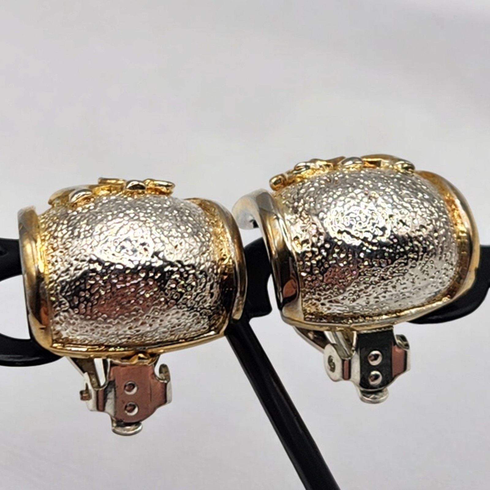 Vtg Makers Marked ‘1999 AD’ 1″ Clip Earrings Trunk Up Elephant Textured Two Tone