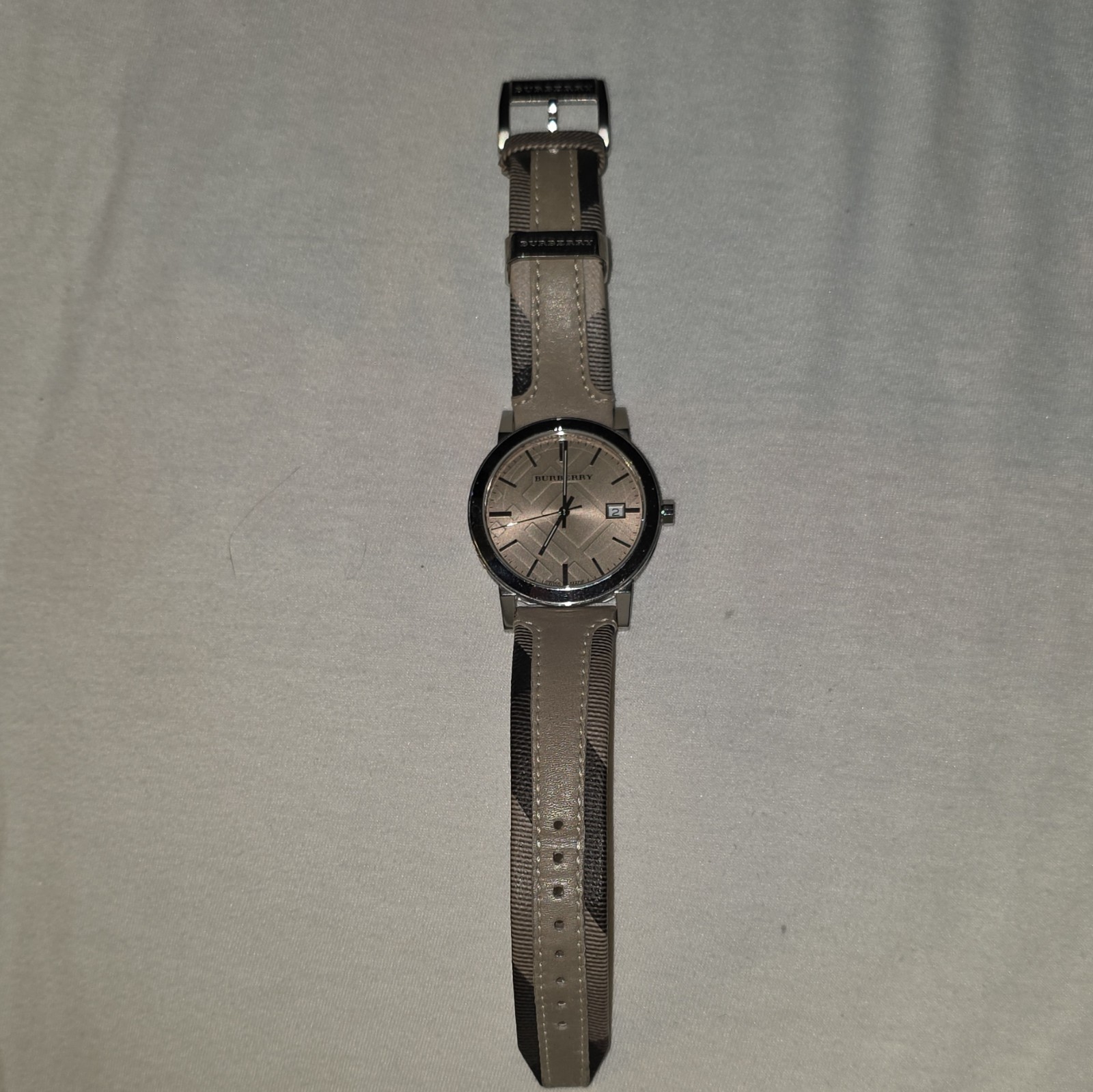 Burberry BU9021 Swiss Made Quartz Sapphire Date Beige Dial 50m Steel Watch