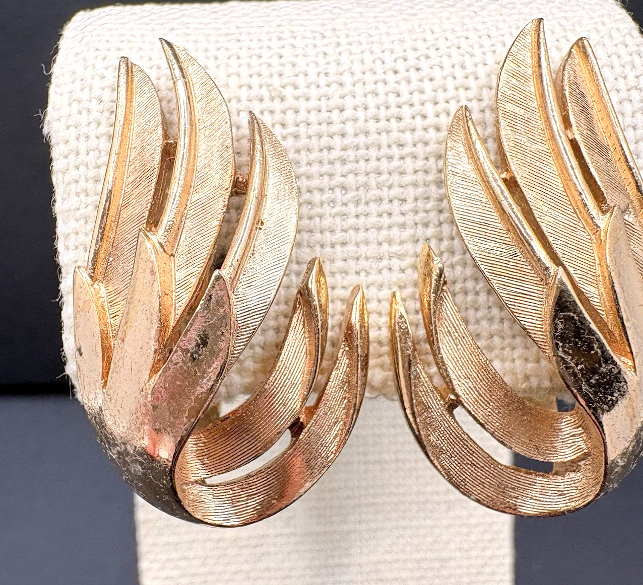 Vintage Crown Trifari Flower Plant Brushed Shiny Gold Tone Clip on Earrings 1″