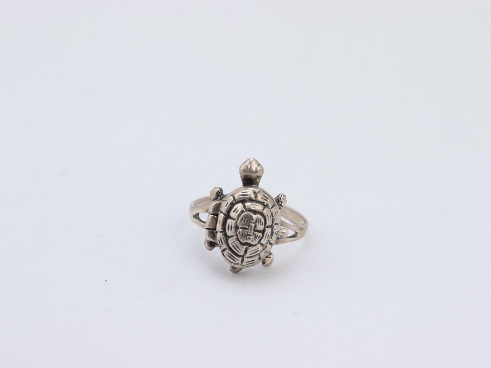 Vintage 925 Sterling Silver Turtle Poison Pill Hidden Locket Box Ring Sz6.25