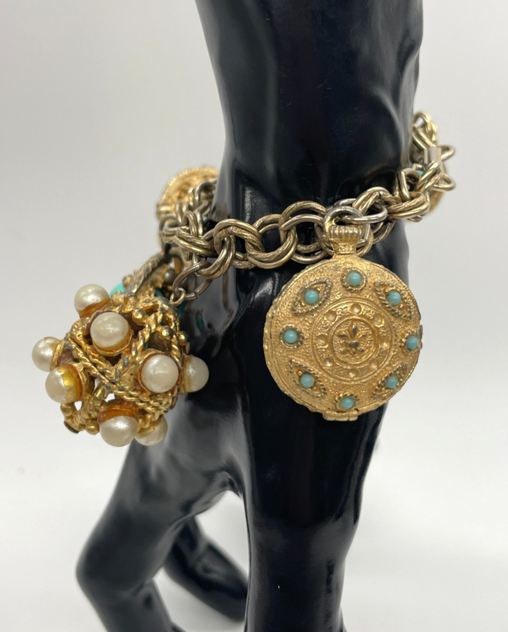 VTG Etruscan Style Faux Pearl Turquoise Gold-tone chunky charm fob bracelet 7″