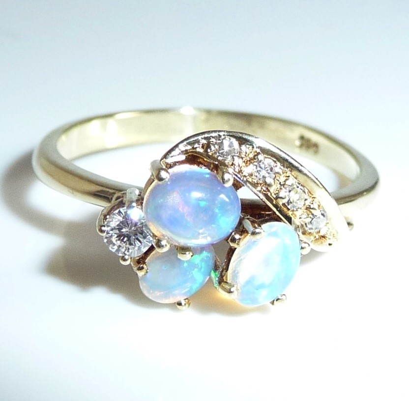 Ring 585 Gold 0.09ct Diamonds 0.40ct Australian Opal Size 53.5 Intense Colour