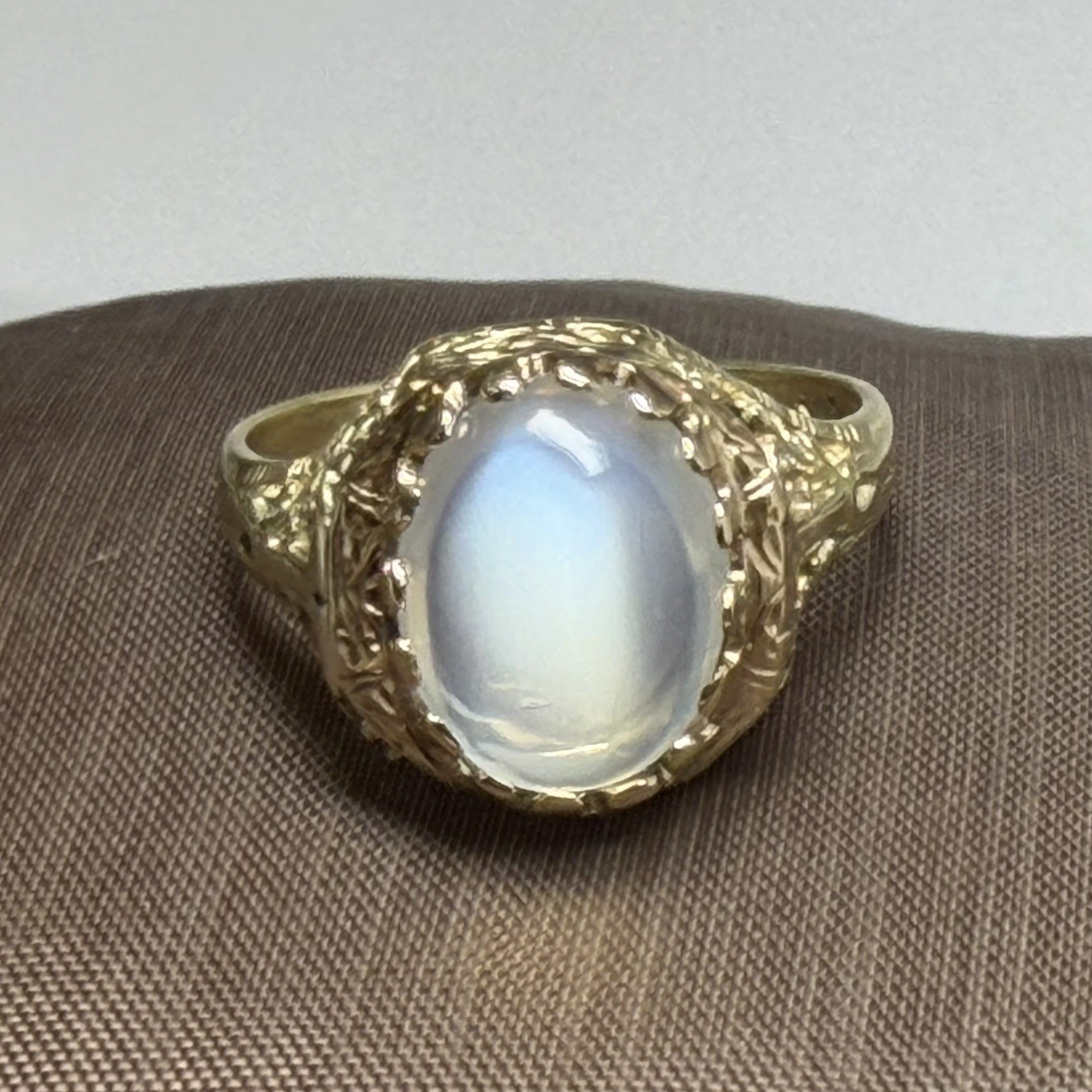 Antique Y Gold 14k Ring Ceylon Blue Flash Moonstone Size 7.5 3.2 Grams