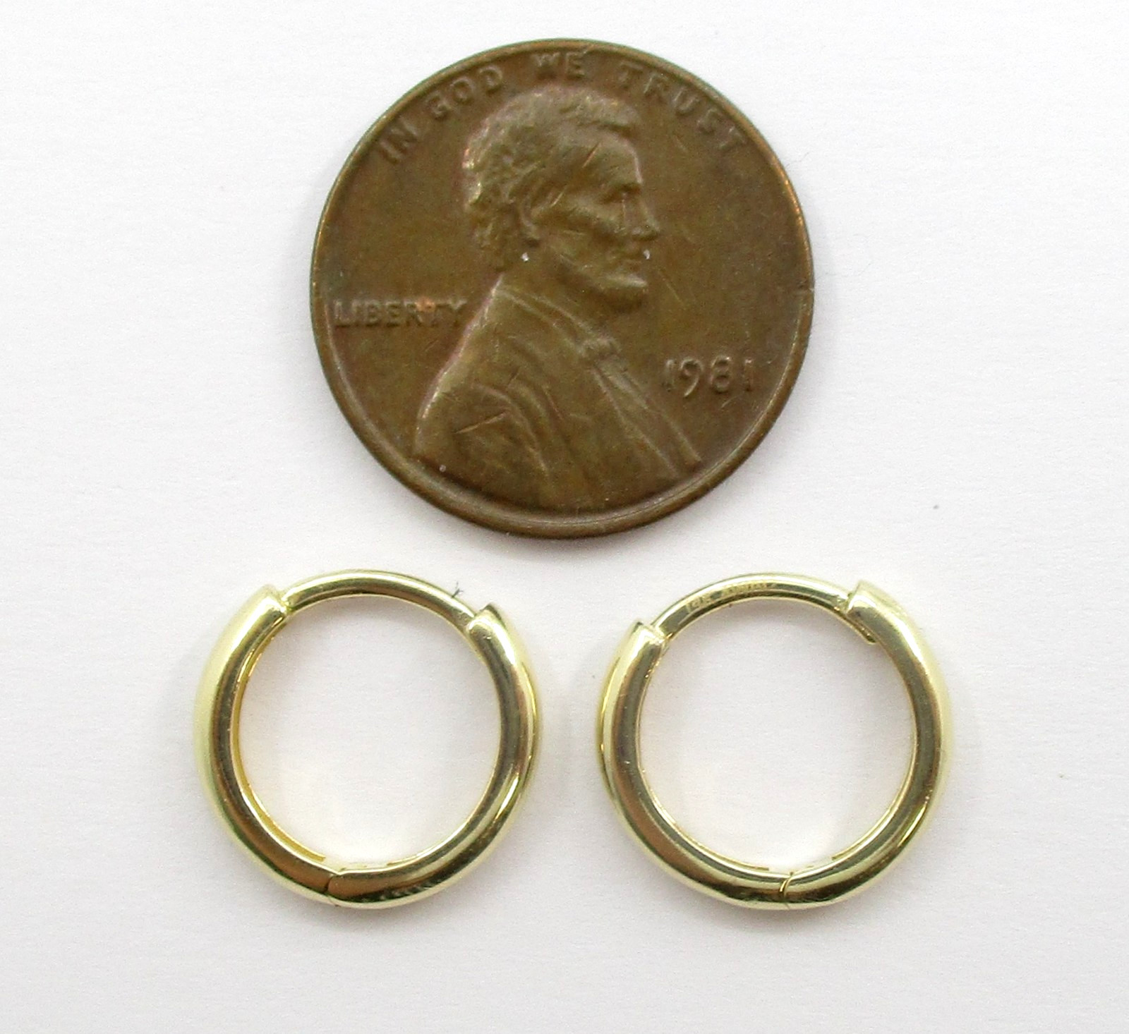 14 Karat Yellow Gold Small Hoop Earrings 13.2 mm 1.53 Grams