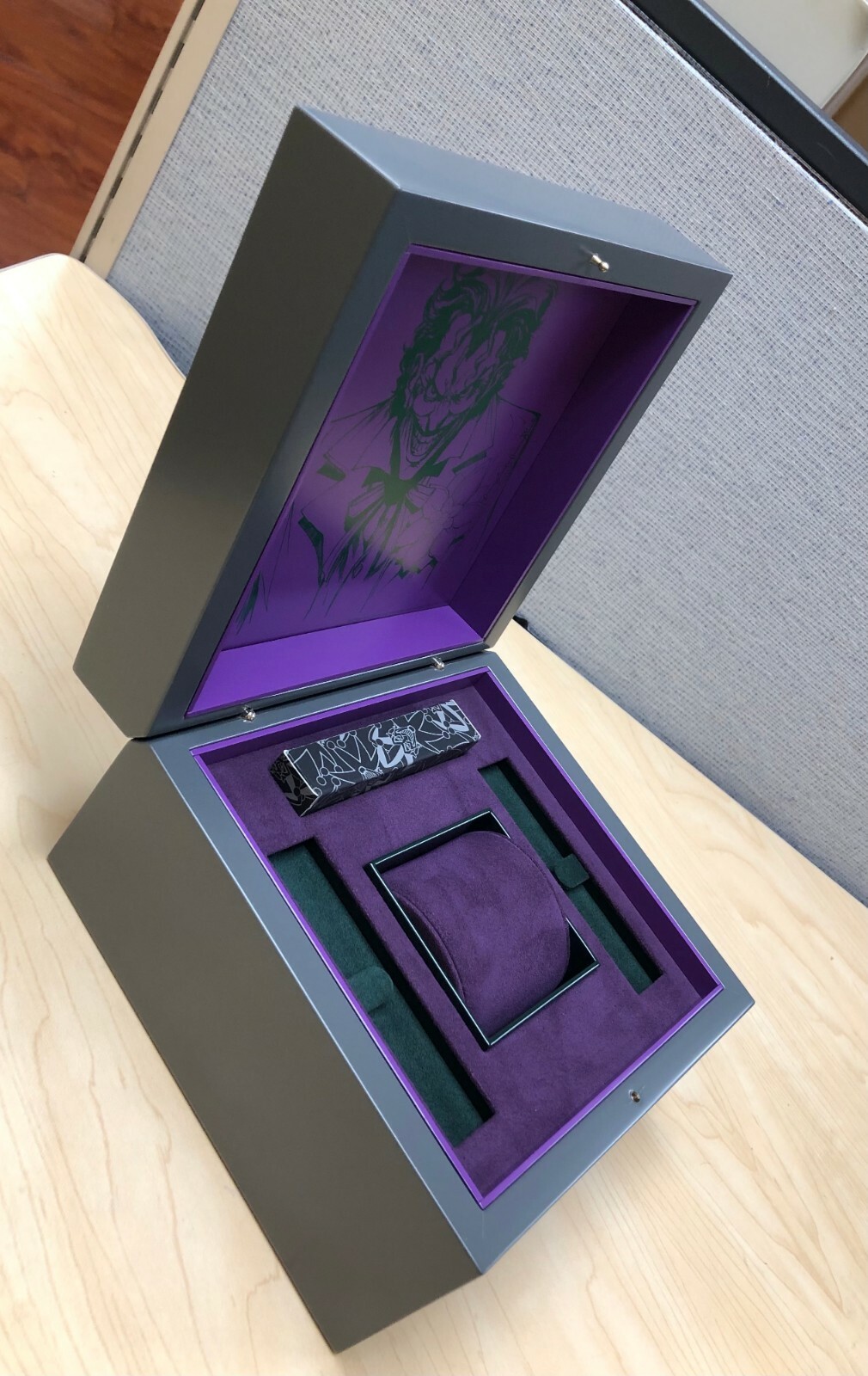 Box Romain Jerome joker New