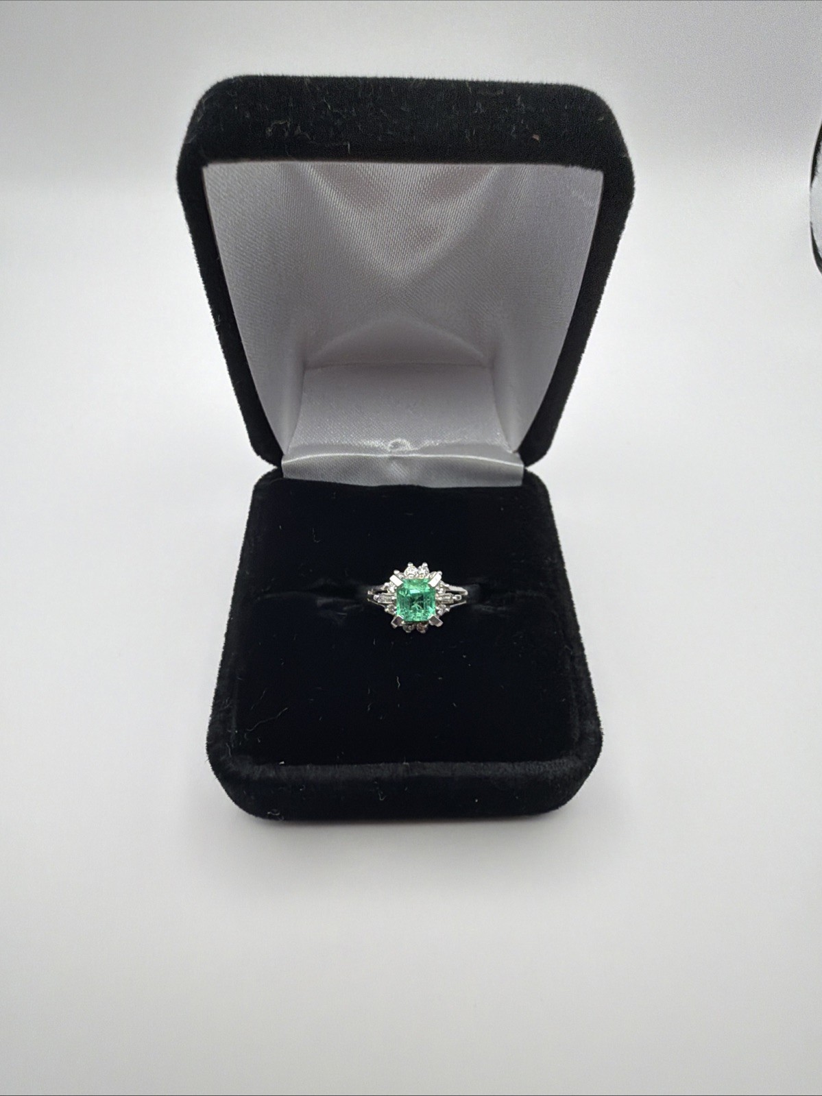0.82tcw Natural Emerald & Diamond Cluster Ring Pt850 Solid Platinum Size 6.5