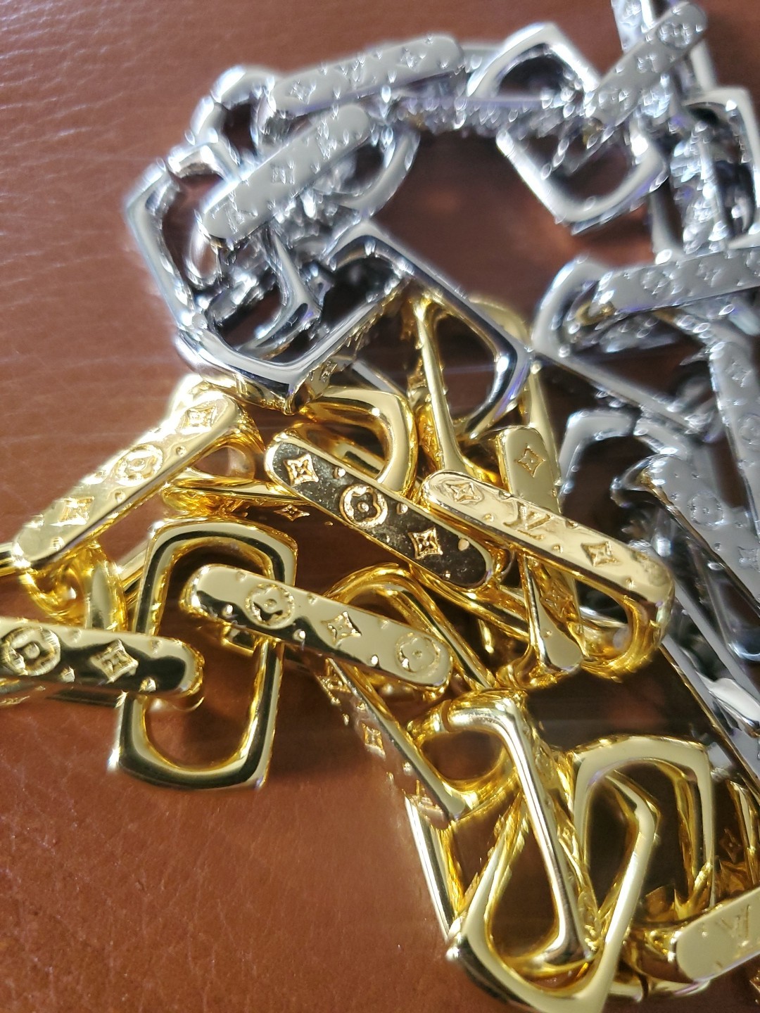 LOUIS VUITTON 20″ Chain Monogram Chain MENS Colorful Beautiful Unworn 2 Tones