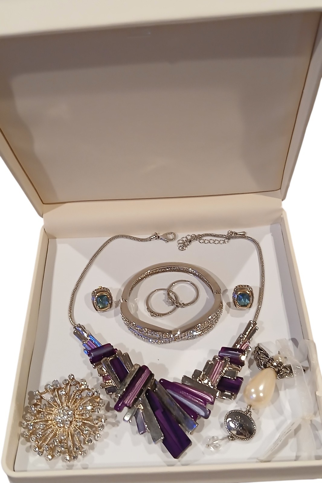 Gorgeous Silvertone Mixed Jewelry Lot