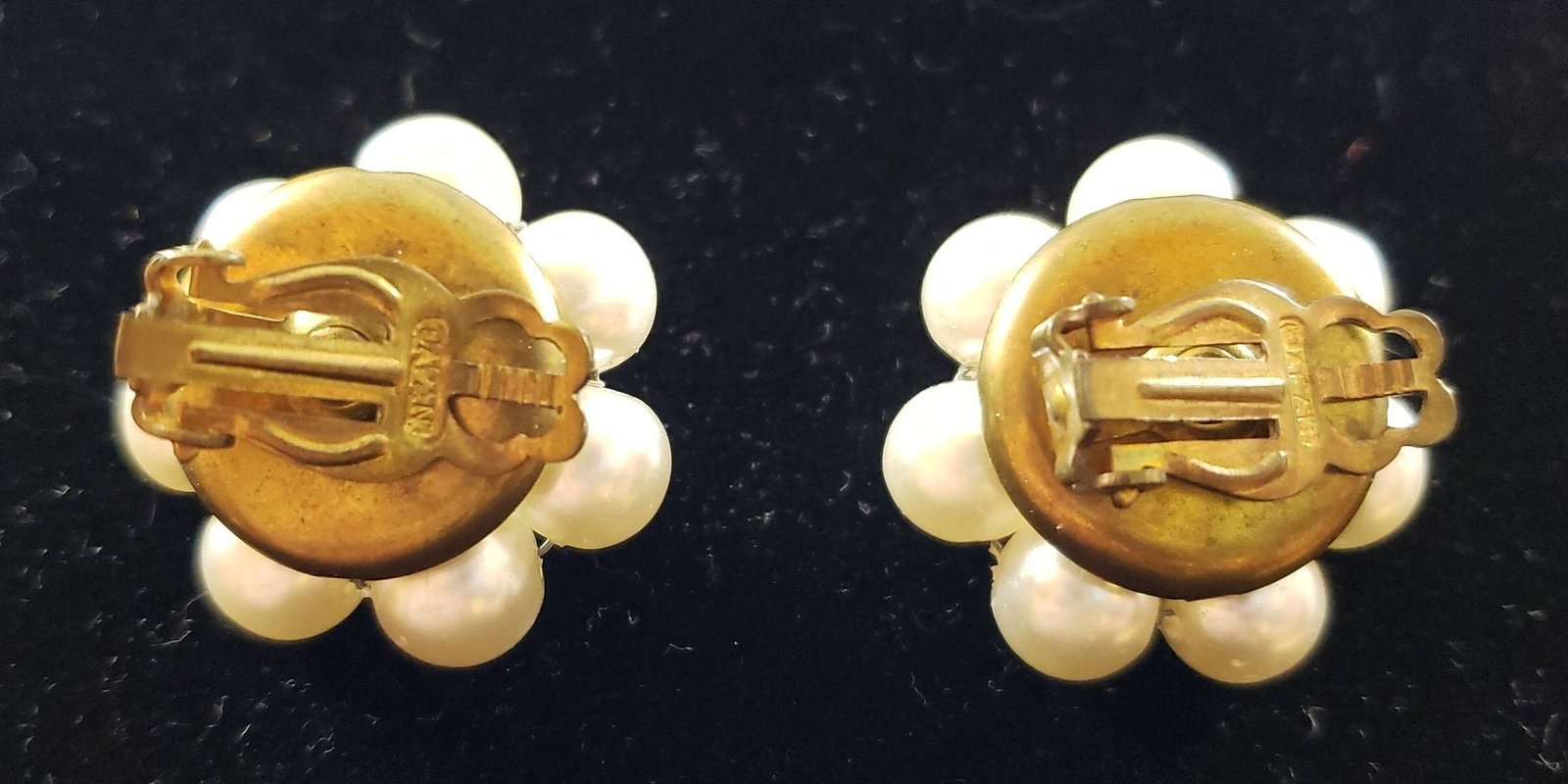 Vtg Unsigned Clip On Earrings Cluster White Faux Pearl Clear Beads Made In Japan