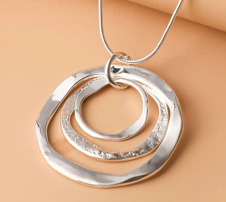 Beautiful Statement Piece – Three Circle Irregular Geometric Necklace – Silver