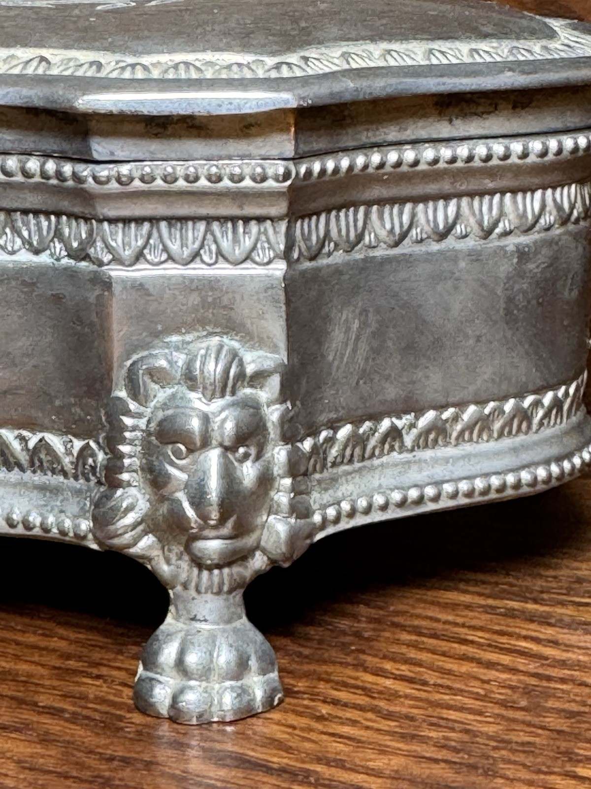 Vintage International Silver Company Coat Of Arms Jewelry Box w/ Red Velvet 