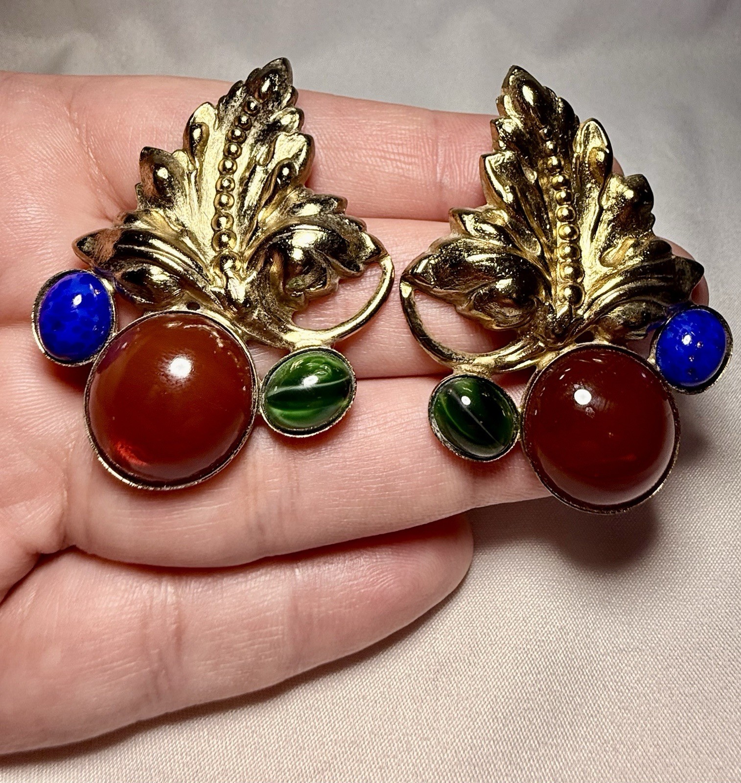 Vintage Mid-20th Century Gold-Toned Leaf & Stones Necklace & Earrings Set