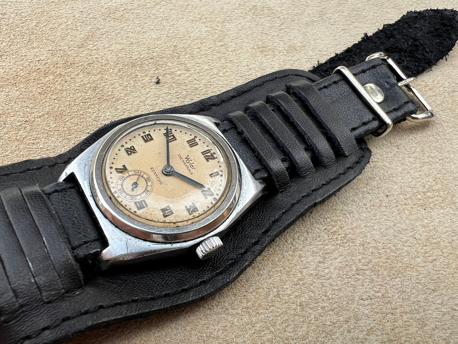 Vintage Wyler rare ww2 Military Etanche watch Deco numbers Tropical dial Works