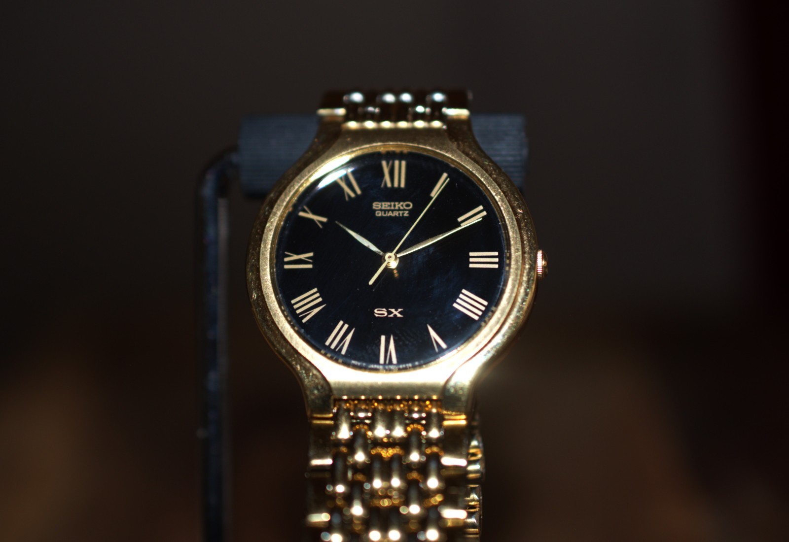 Vintage Seiko SX V701-6K00 – 33mm – Roman Numerals – Black Dial – Quartz 1992