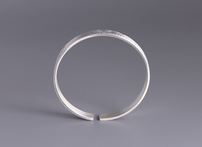 I05 Bangle Stylized Flowers Fine Silver Silver 999