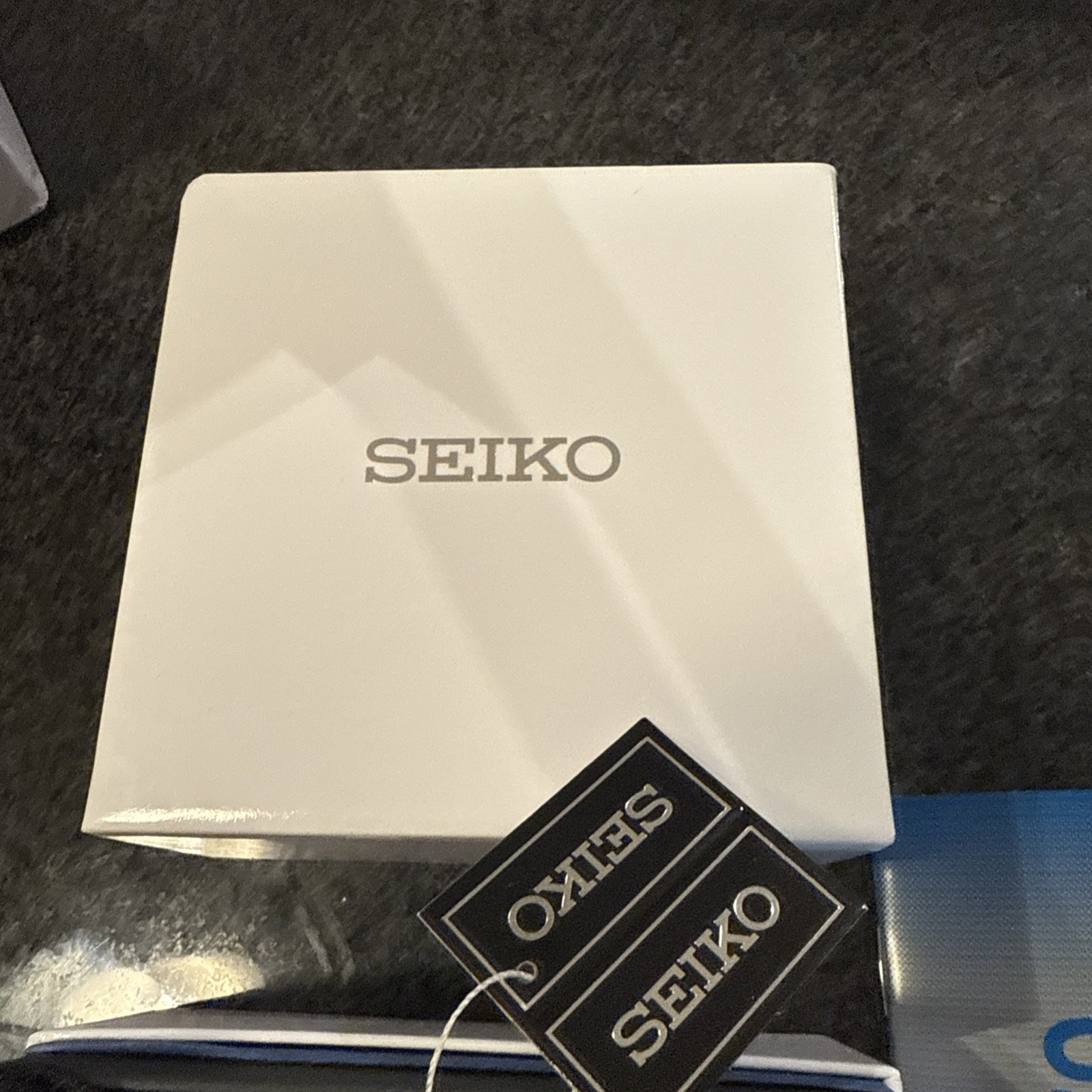 Seiko Core Quartz Crystal Silver Dial Ladies Watch SUR385P2 New