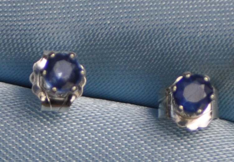 4.0MM ROUND NATURAL BLUE SAPPHIRE STUDS IN STERLING SILVER
