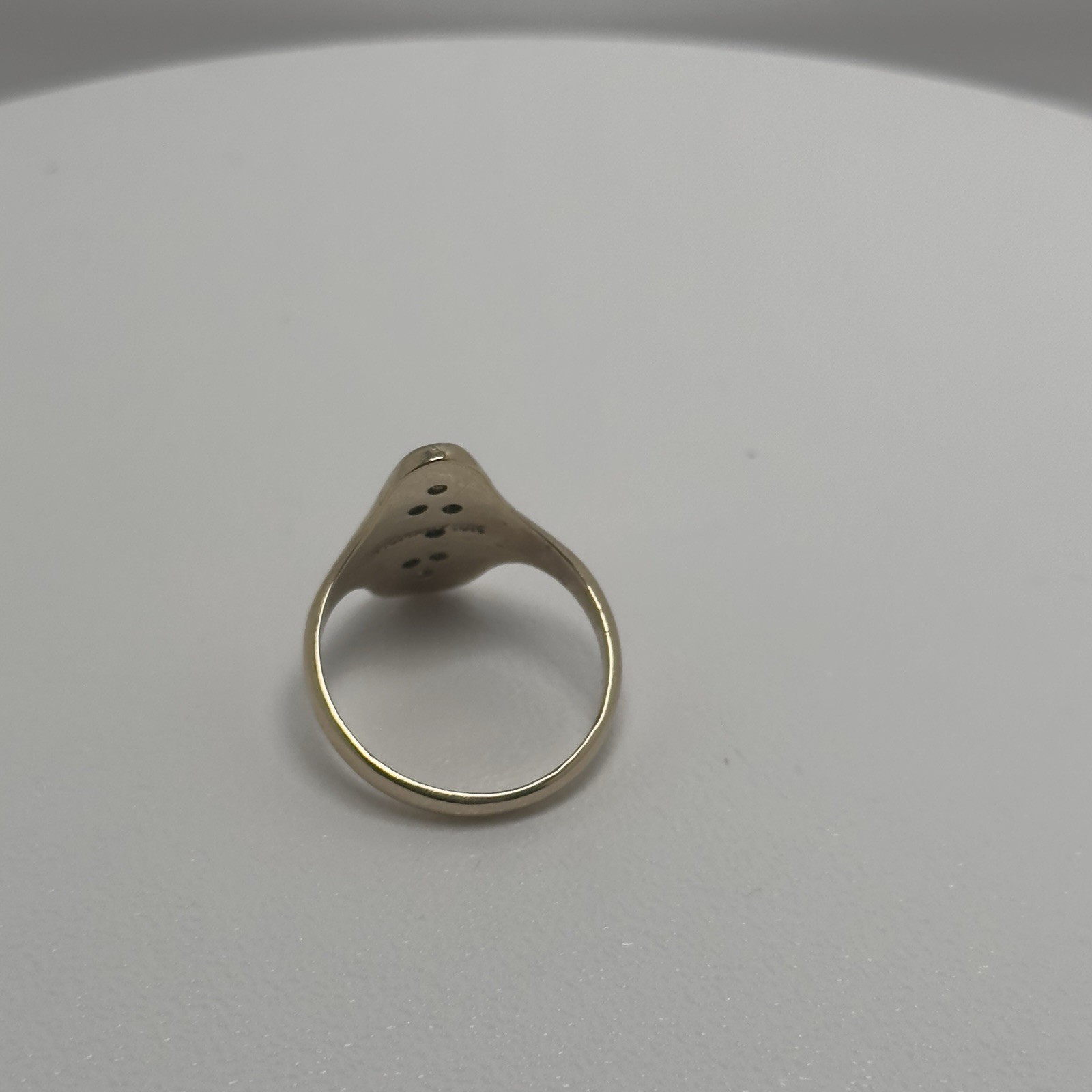 10kt Yellow Antique Ring with 0.32 ctw 7 old cut diamnonds, size 4 1/2, 3 Grams