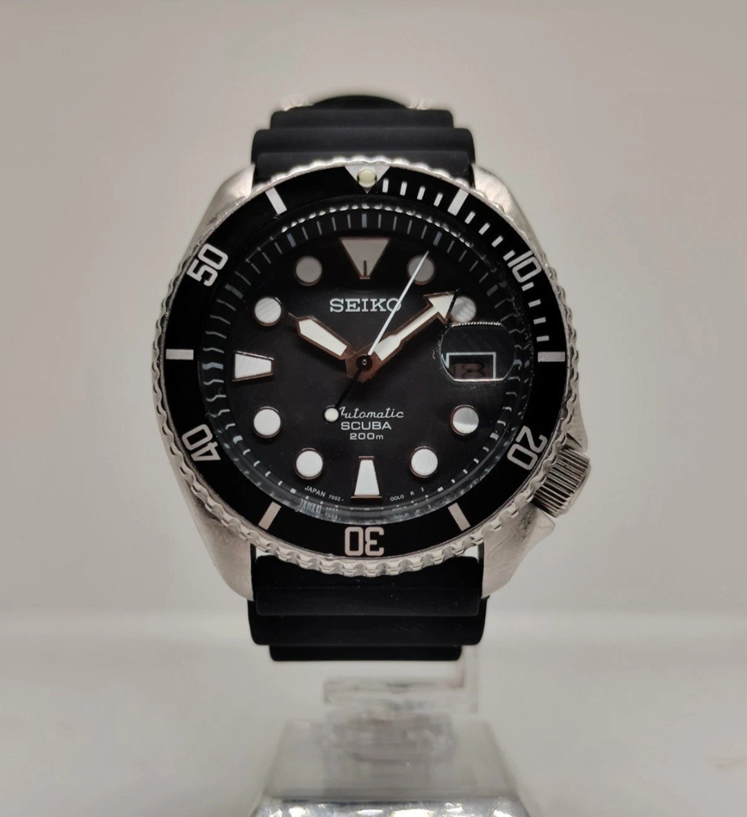 BEAUTIFUL SEIKO DIVERS 7002-700A BLACK SUMO DIAL AUTOMATIC MENS WATCH 9D0550