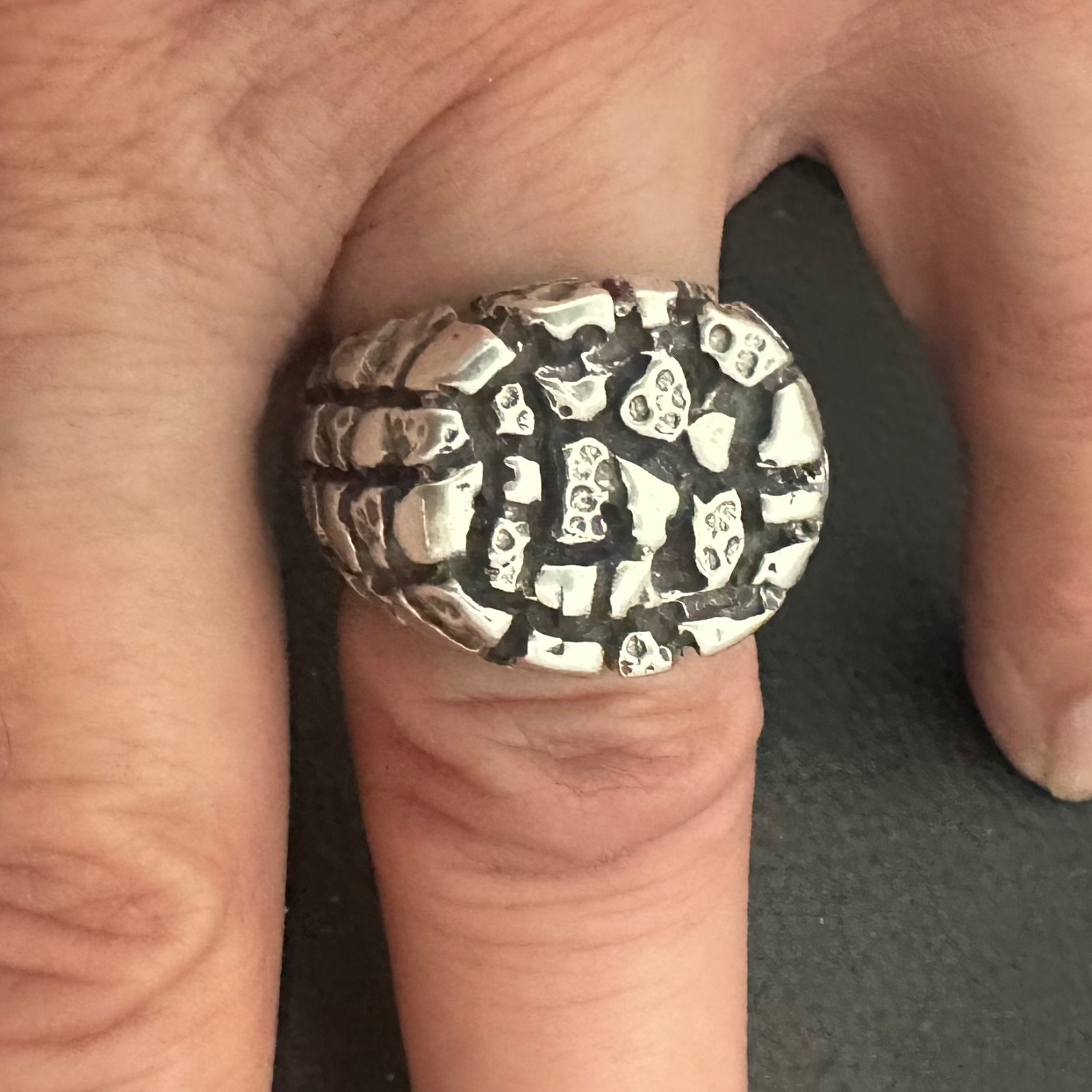 MJG STERLING SILVER . HEAVY NUGGET RING. ROUND TOP. BIKER. 31 GR. SIZE 10+