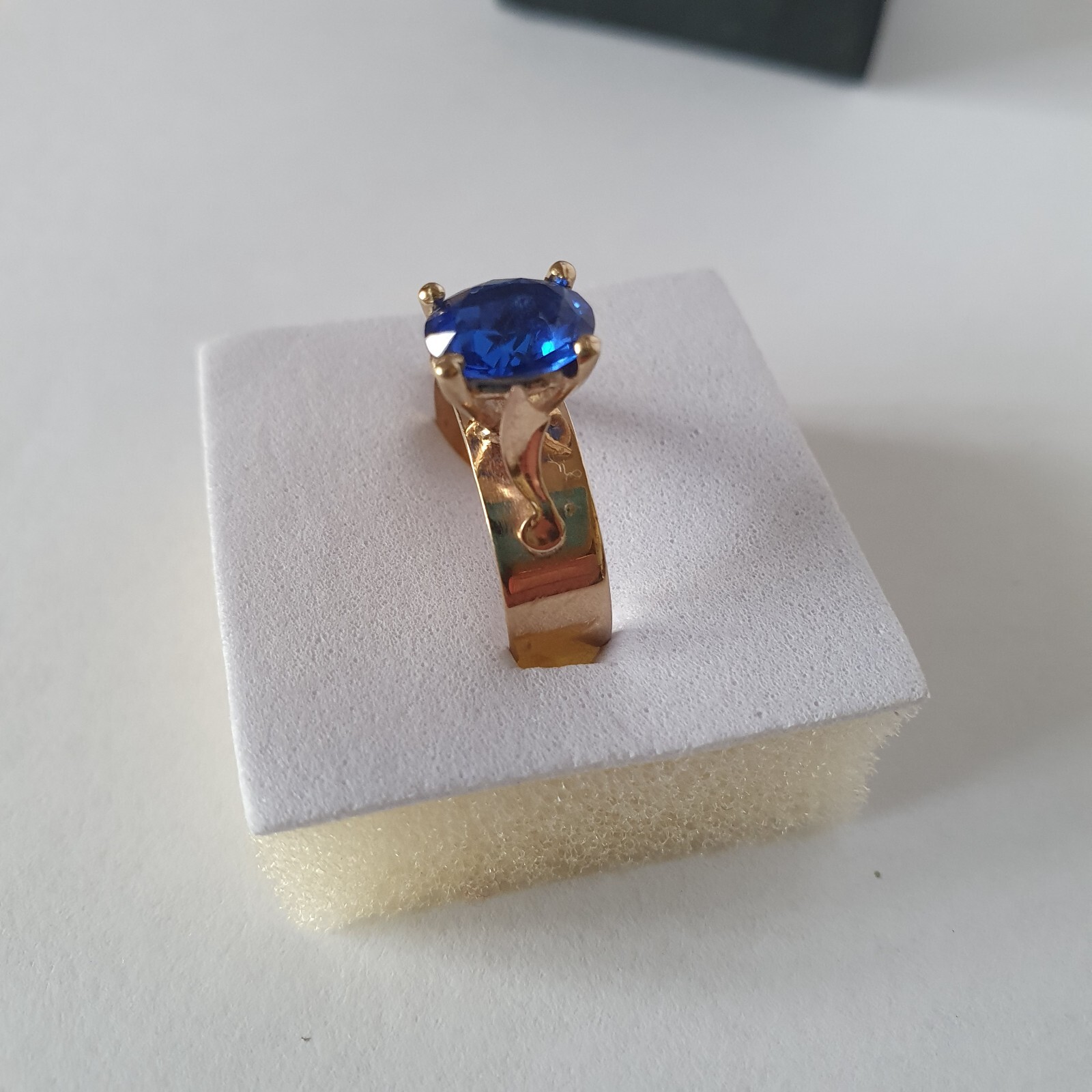 9ct Yellow Gold dress ring with an oval synthetic vibrant blue stone. Size K