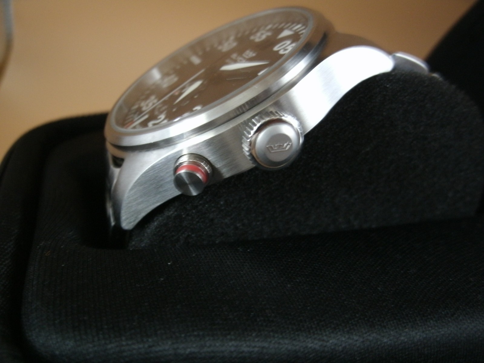 Glycine AirPilot Dual time watch, working and keeping time.