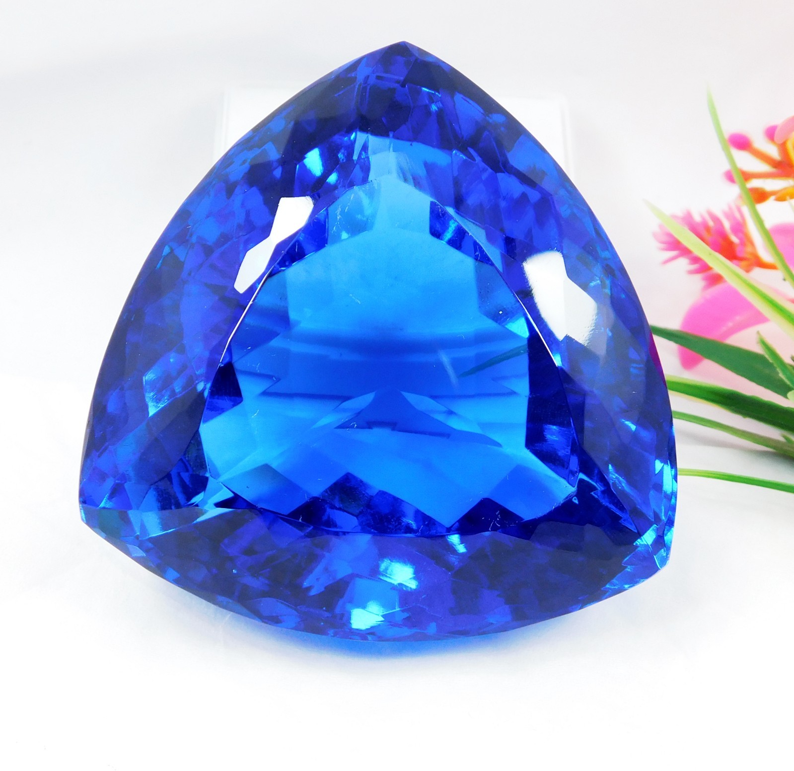 1005 Ct Ultra Large Natural Blue Tanzania Of Tanzanite Trillion Cut Loose Gems