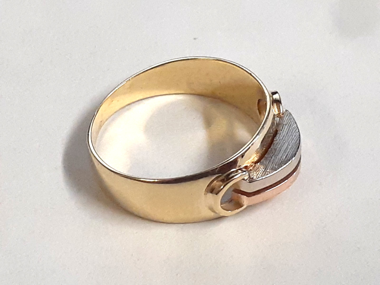 (RI4) 14k Three-Tone Gold Ring (3.2 Grams) Size 5.5