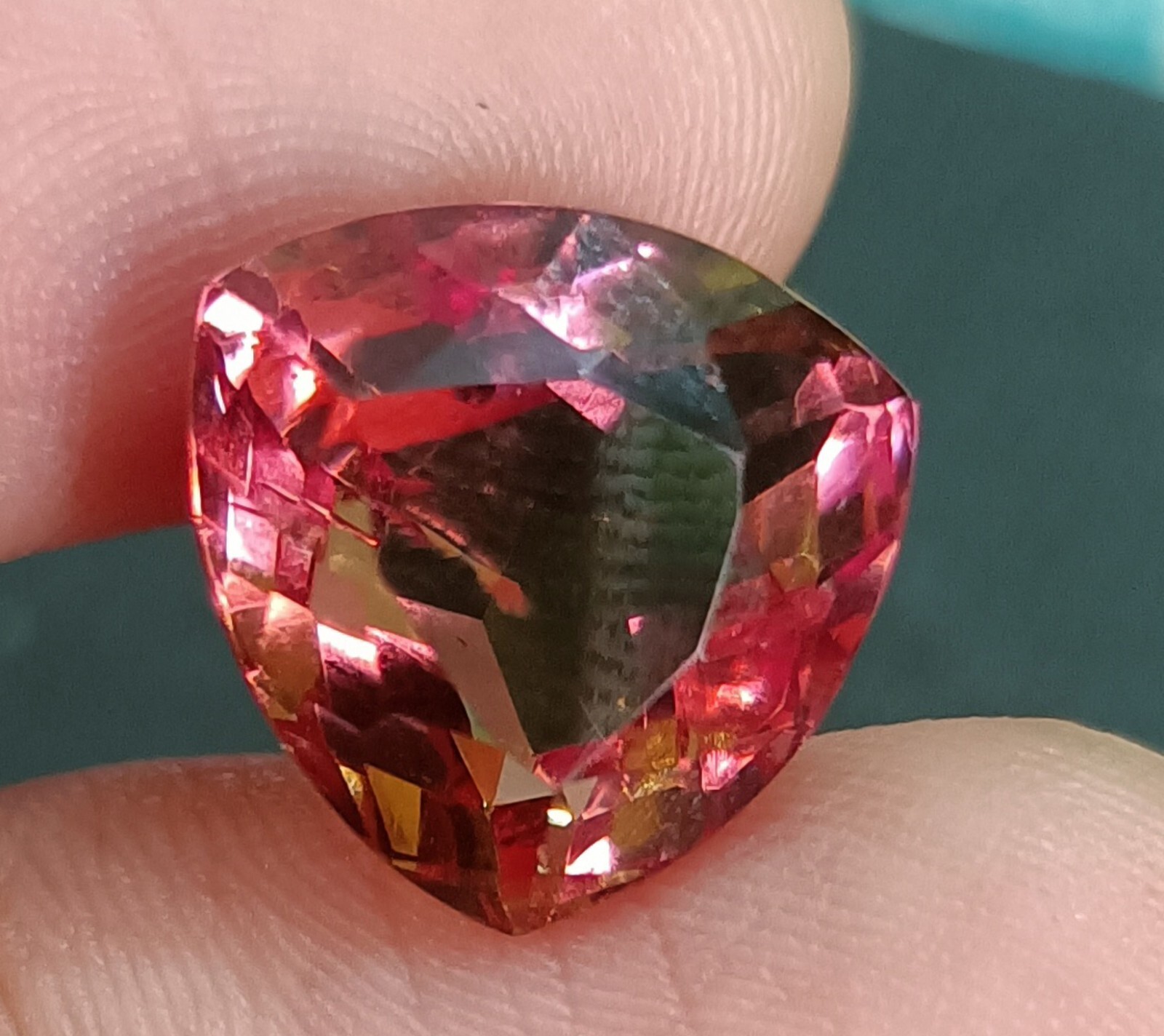 Certified 40.55 Ct Natural Trillion Cut Zultanite Color Changing Loose Gemstone