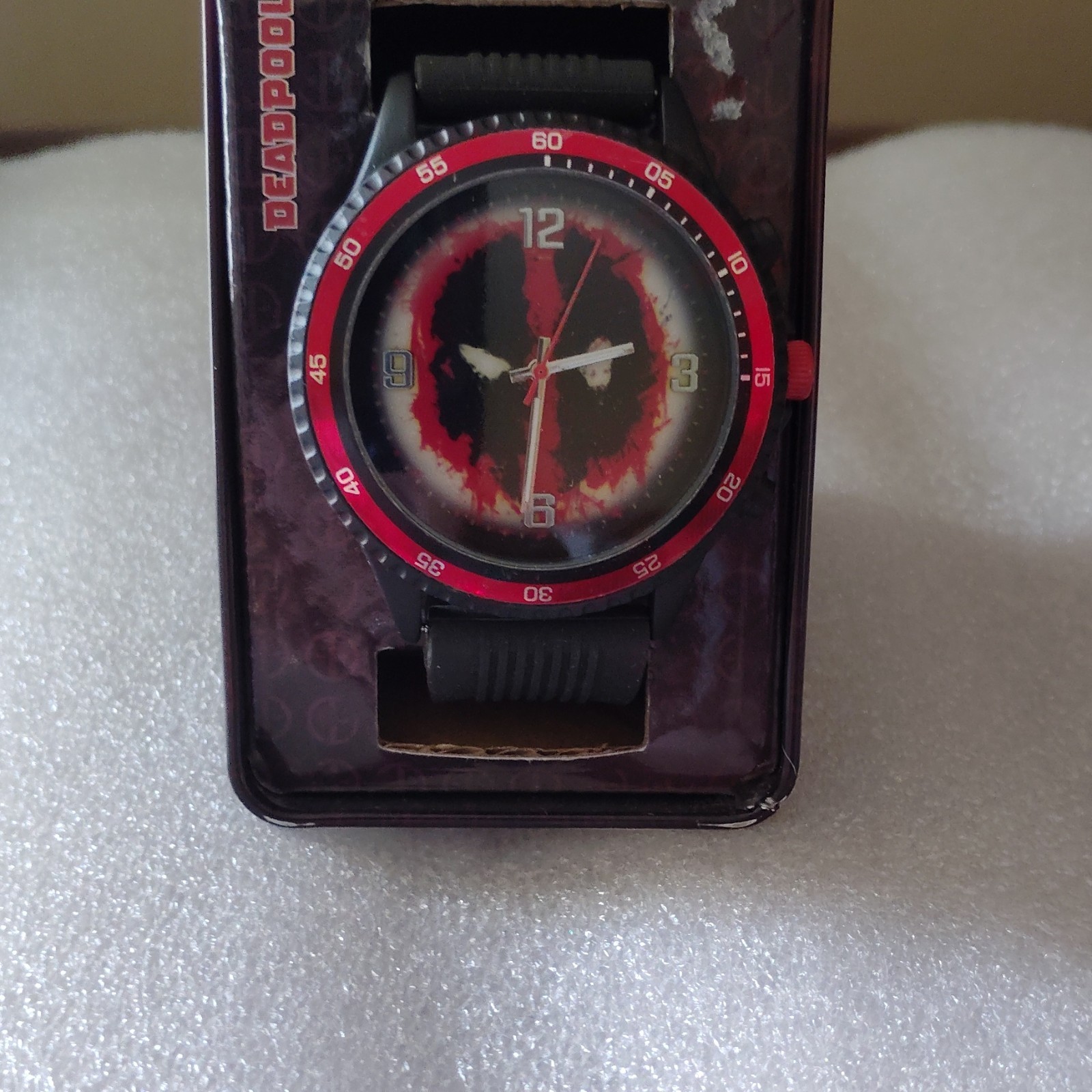 Marvel Deadpool Quartz Analog 44mm Black Silicone Strap Red/Black Bezel Box