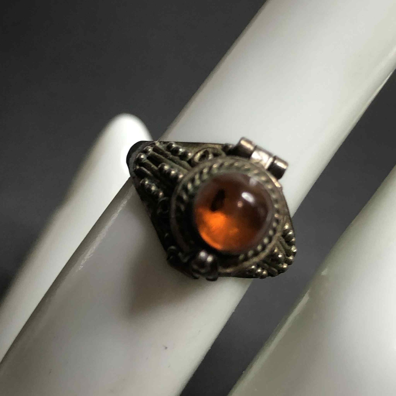 8188 Vintage oxidized Sterling 925 Baltic amber Poison ring Sz 4.5 (3.2 grams)